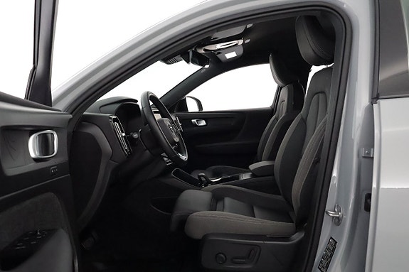 Volvo EX40 10 of 28