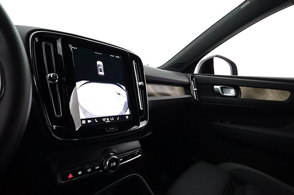 Volvo EX40 24 of 28