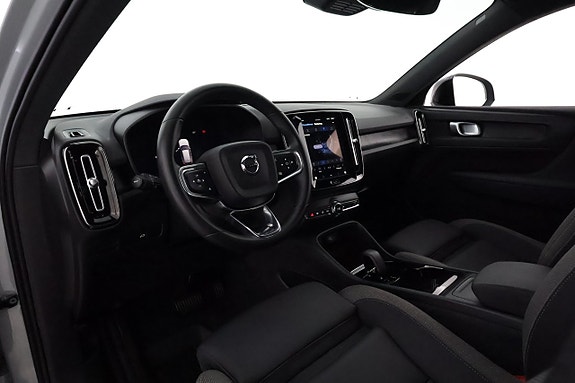 Volvo EX40 11 of 28