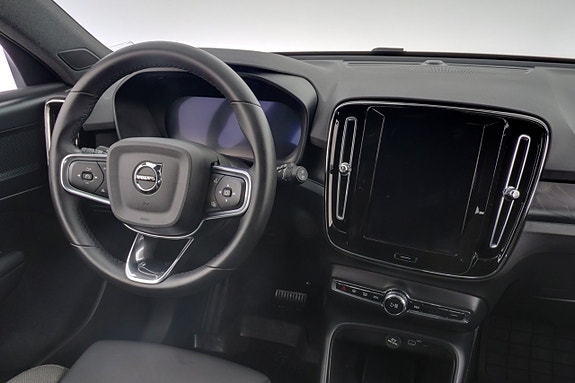 Volvo EX40 15 of 28