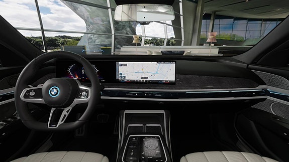BMW i7 4 of 4