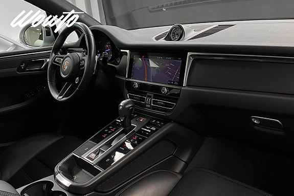 Porsche Macan 15 of 25