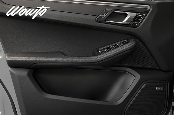 Porsche Macan 8 of 25
