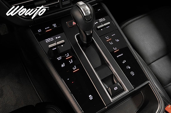 Porsche Macan 16 of 25