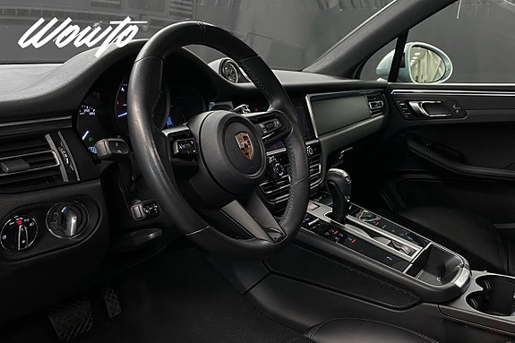 Porsche Macan 7 of 25