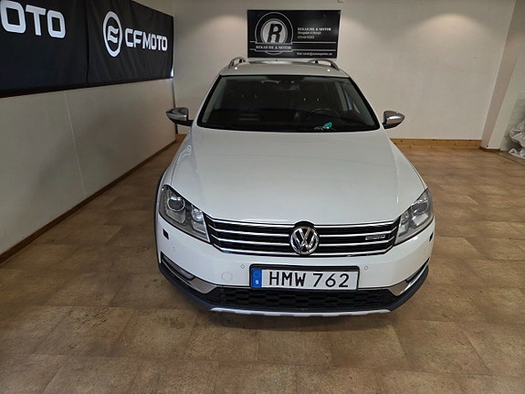 Volkswagen Passat Alltrack 2 of 12