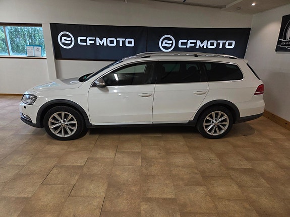 Volkswagen Passat Alltrack 3 of 12