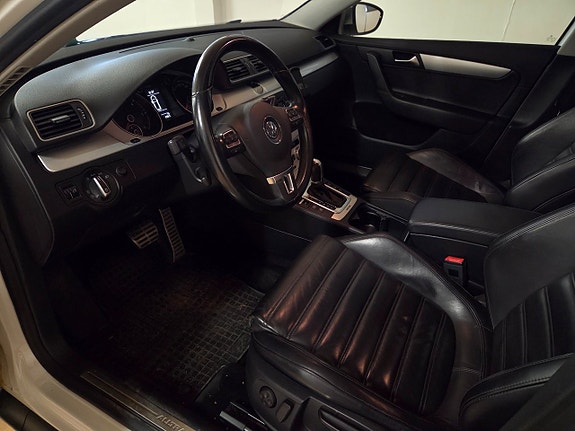 Volkswagen Passat Alltrack 7 of 12