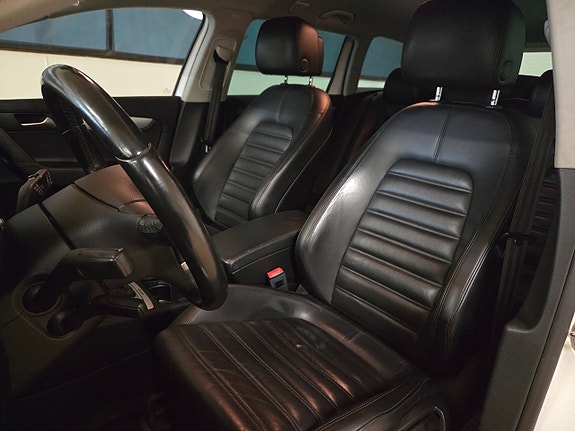 Volkswagen Passat Alltrack 12 of 12