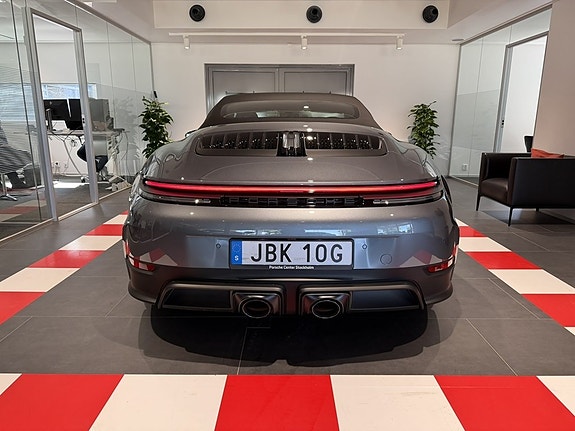 Porsche 911 Carrera GTS 7 of 24