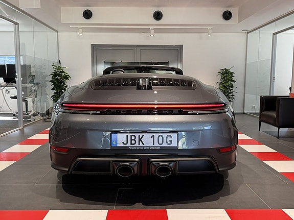Porsche 911 Carrera GTS 4 of 24