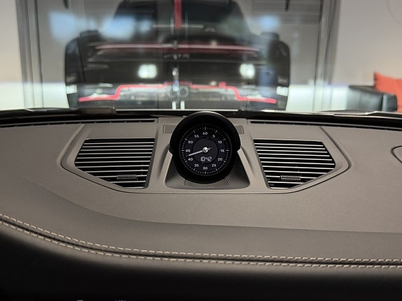 Porsche 911 Carrera GTS 18 of 24