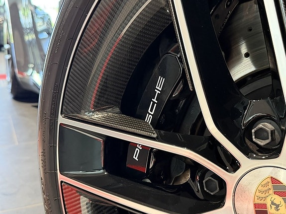 Porsche 911 Carrera GTS 23 of 24