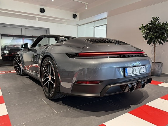 Porsche 911 Carrera GTS 2 of 24