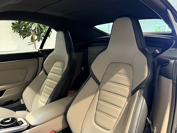 Porsche 911 Carrera GTS 10 of 24