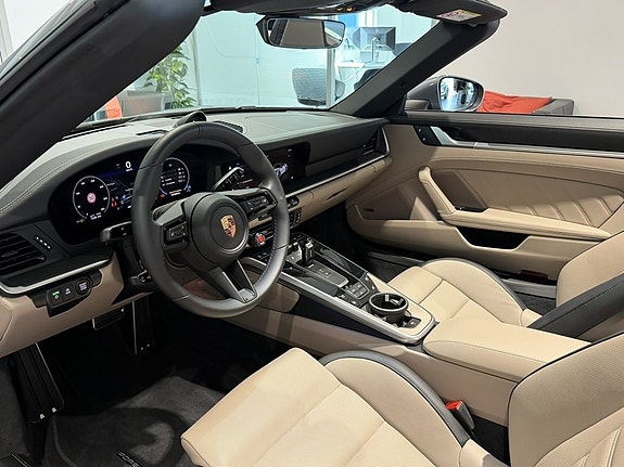 Porsche 911 Carrera GTS 11 of 24