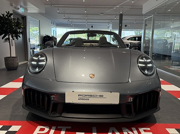 Porsche 911 Carrera GTS 3 of 24