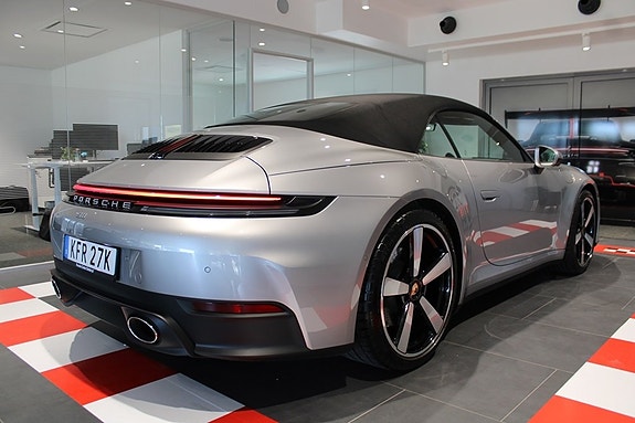 Porsche 911 Carrera 7 of 24
