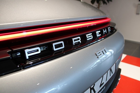 Porsche 911 Carrera 22 of 24