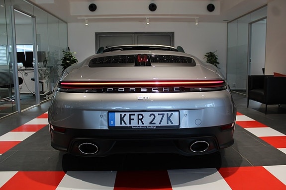 Porsche 911 Carrera 4 of 24