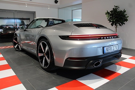 Porsche 911 Carrera 2 of 24