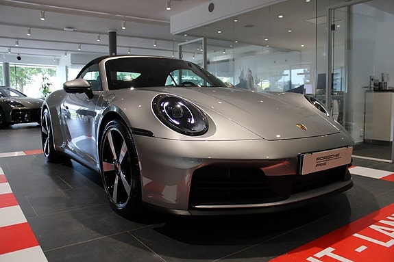 Porsche 911 Carrera 8 of 24