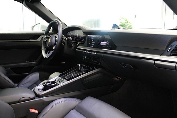 Porsche 911 Carrera 19 of 24