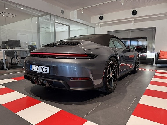 Porsche 911 Carrera 24 of 24