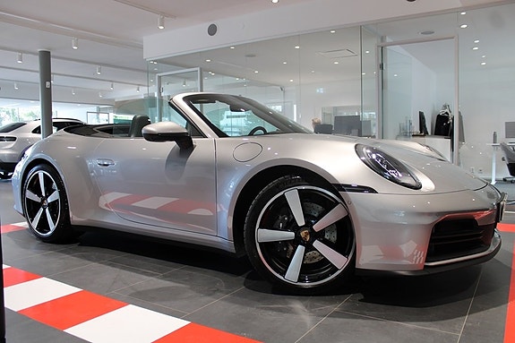 Porsche 911 Carrera 3 of 24