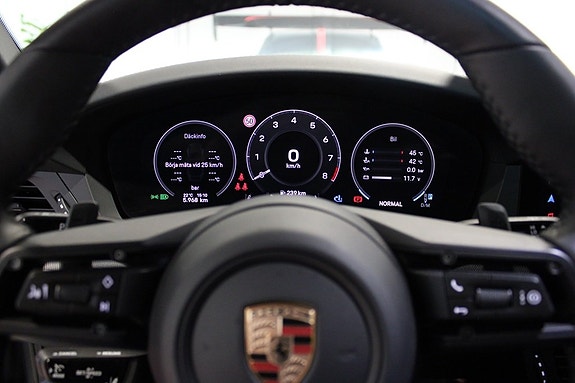 Porsche 911 Carrera 13 of 24