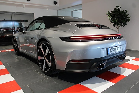 Porsche 911 Carrera 6 of 24