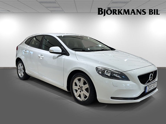 Volvo V40 3 of 14
