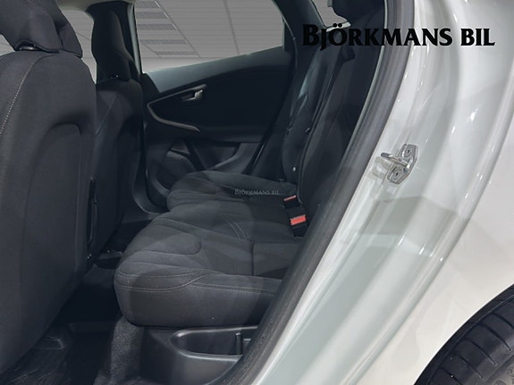 Volvo V40 9 of 14