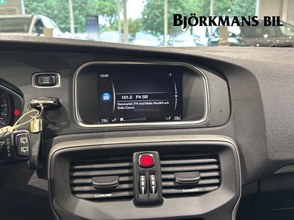 Volvo V40 11 of 14