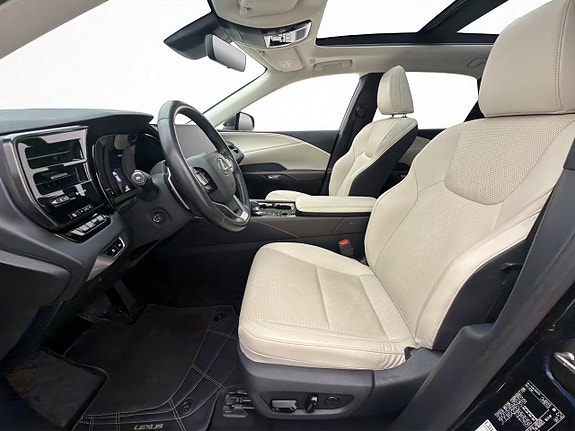 Lexus RX450h+ 13 of 30