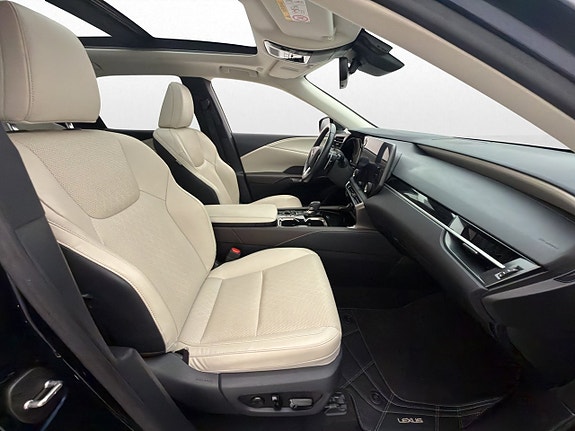 Lexus RX450h+ 11 of 30