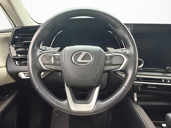 Lexus RX450h+ 25 of 30