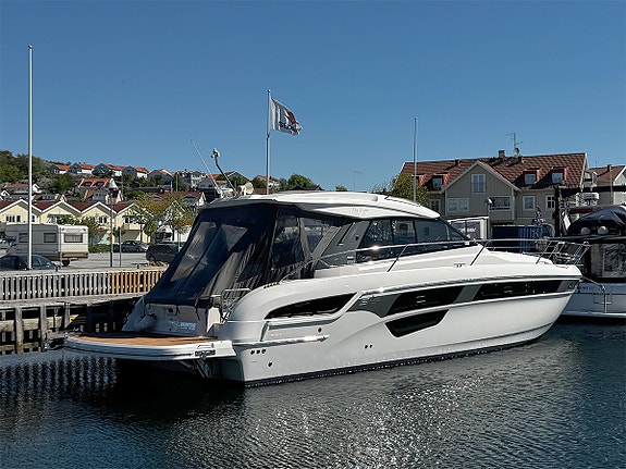 Bavaria S45 HT 2 of 12