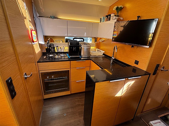 Bavaria S45 HT 7 of 12