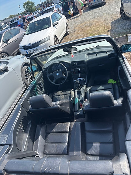 BMW 325i 7 of 9