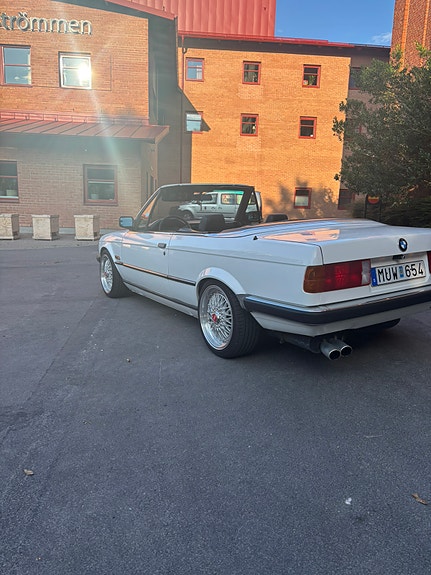 BMW 325i 5 of 9