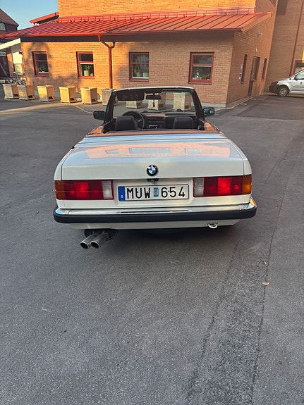 BMW 325i 4 of 9