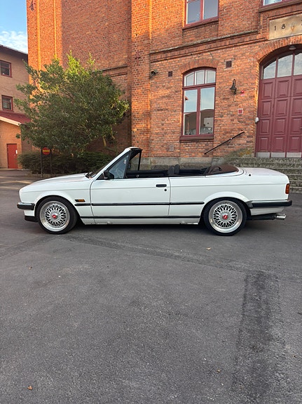BMW 325i 6 of 9
