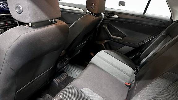 Volkswagen T-Roc 11 of 12