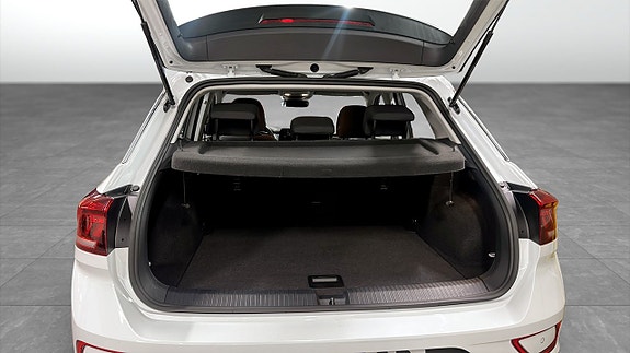 Volkswagen T-Roc 12 of 12