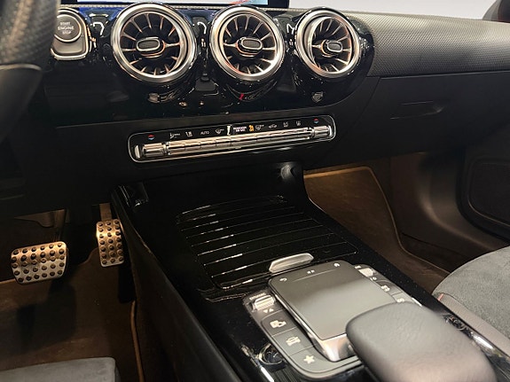 Mercedes-Benz CLA250 e 12 of 26