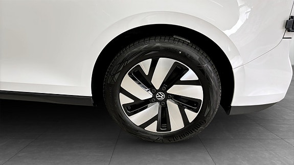 Volkswagen ID. Buzz 6 of 12
