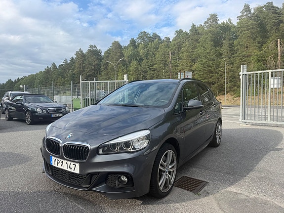 BMW 225xe 2 of 19