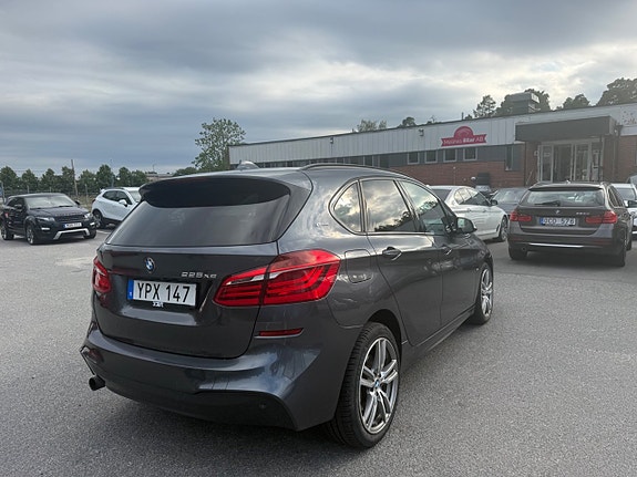 BMW 225xe 5 of 19