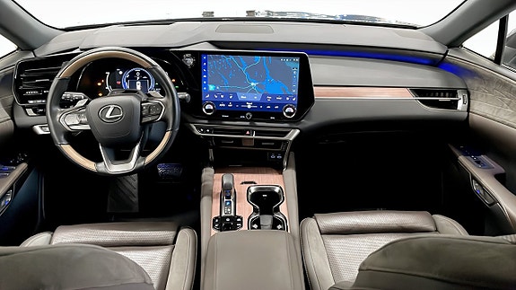 Lexus RX450h+ 4 of 12